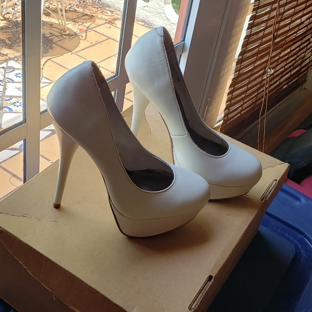 Shoes - Picture 2 of 3